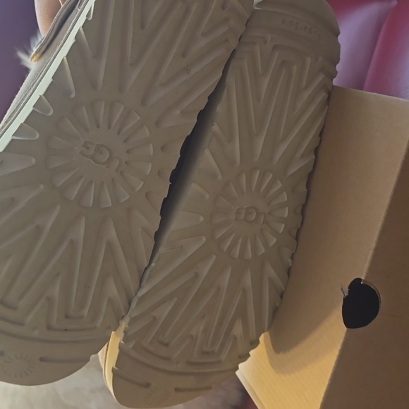 UGG Goldenstar Sand Suede Clogs, Sz 12 - Picture 5 of 9